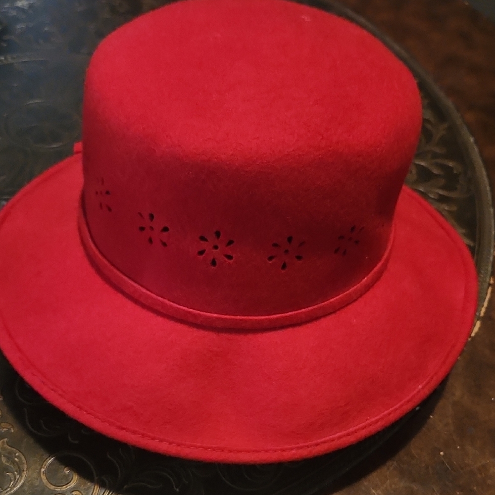 100% Wool Elegant Red Women's Hat